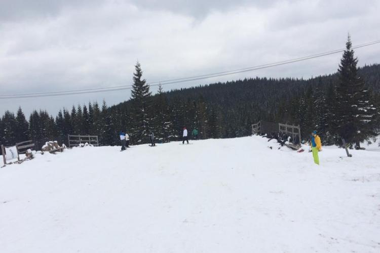 La Buscat se schiază. Probabil e singura pârtie deschisă în România - VIDEO