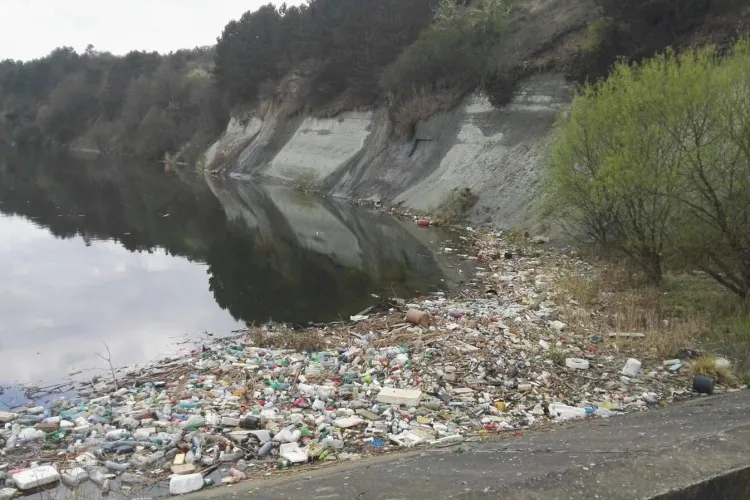 Așa arată răul Someș, la intrare în Florești: Cabanele din zona de munte sunt un pericol ecologic  - FOTO