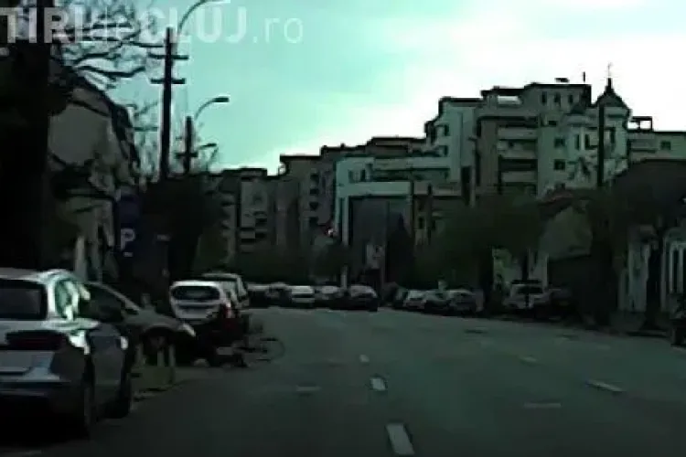 Biciclist luat pe capotă în Cluj-Napoca - VIDEO