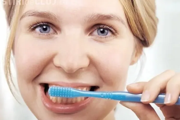 Ce greșeală facem când ne spălăm pe dinți. Medicii atrag atenția