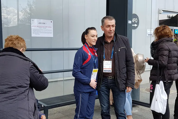 Cătălina Ponor surprinsă de clujeni într-o stație de autobuz. Ce s-a întâmplat - VIDEO