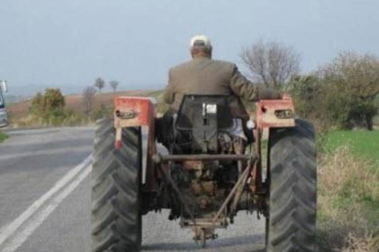 Tractorul poate fi condus fără permis pe drumurile publice. Explicații halucinante ale judecătorilor