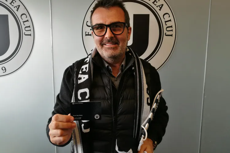 Un fost președinte al FC BARCELONA, în vizită la Universitatea Cluj. A devenit membru al Șepcilor Roșii