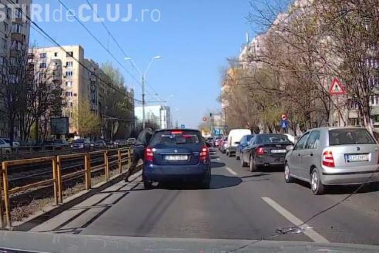 Rage Road made in Romania! I-a cărat pumni în plin trafic, în București - VIDEO 