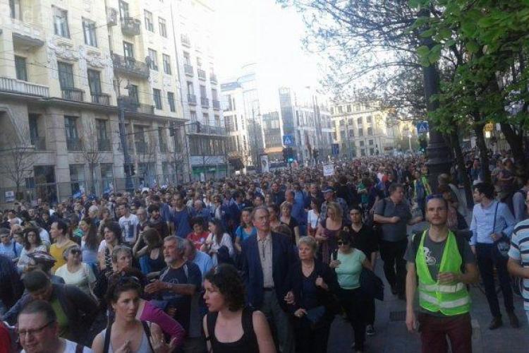 Studenții din România sunt solidari cu universitatea fondată de Soros la Budapesta, care riscă să fie închisă
