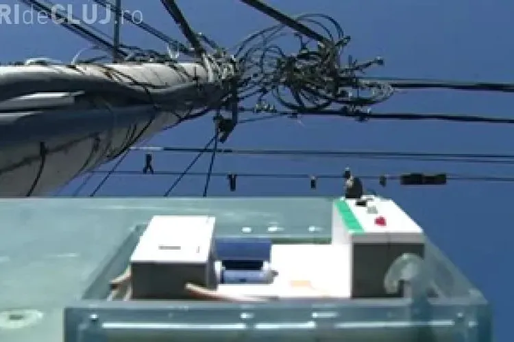 Au crezut că fac economie, dar s-au ales cu dosar penal. Jandarmii clujeni au depistat cinci familii racordate ilegal la rețeaua electrică