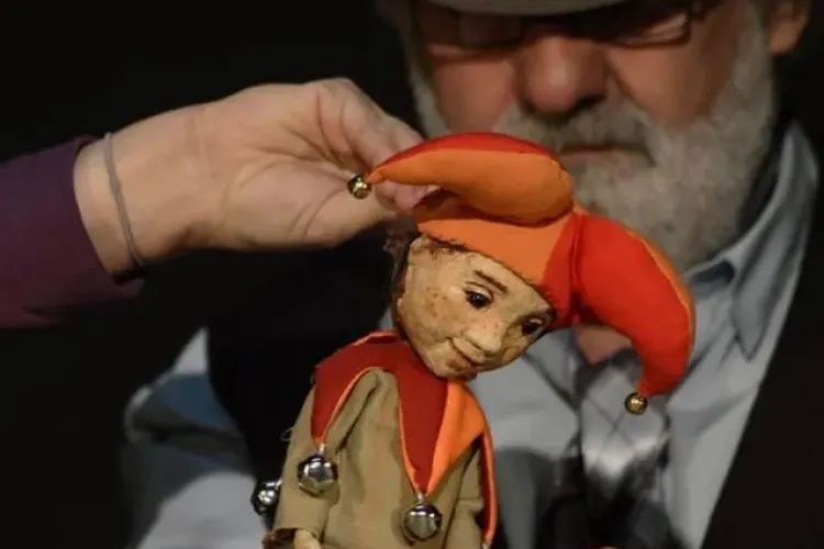 Teatrul Puck. Program aprilie: ”Covorașul fermecat” și ”Frumoasa din padurea adormita”