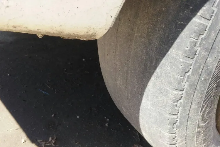 Cluj-Napoca: Așa arată cauciucurile unui taximetru în aprilie 2017 - FOTO