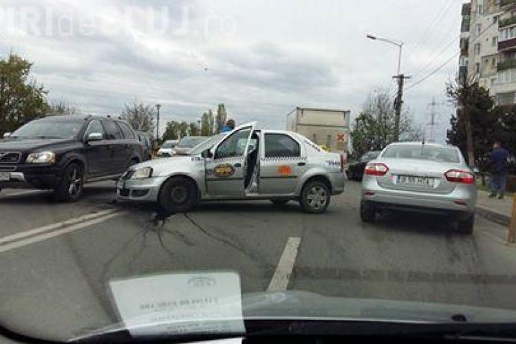 Accident între un taxi și un BMW, în Grigorescu FOTO
