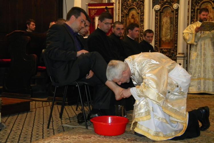 Ceremonia spălării picioarelor refăcută la Catedrala ”Schimbarea la Faţă” din Cluj-Napoca