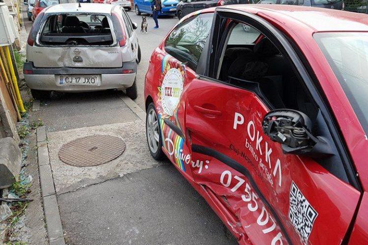 Accident Cluj pe o stradă din Gheorgheni, unde abia trec două mașini - FOTO