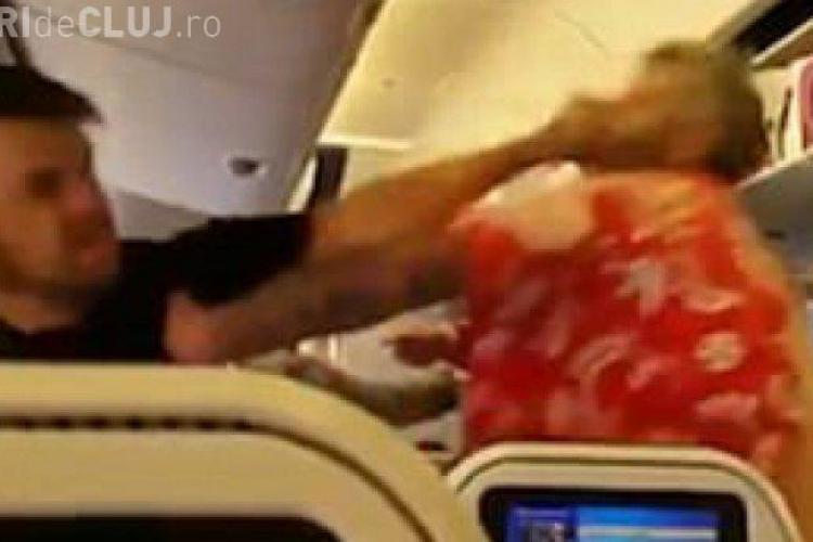 Scene de groază în avion! Doi bărbați au început să își împartă pumni VIDEO