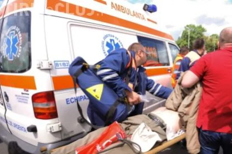 O fetita de 11 ani a fost lovita de un autoturism pe strada Septimiu Albinii