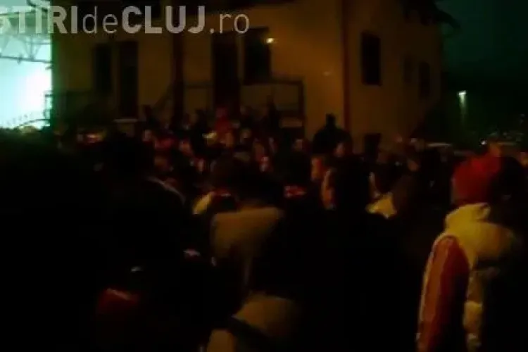 Vezi cum au cantat suporterii de la Dinamo, care nu au fost lasati sa intre pe stadion la CFR - VIDEO