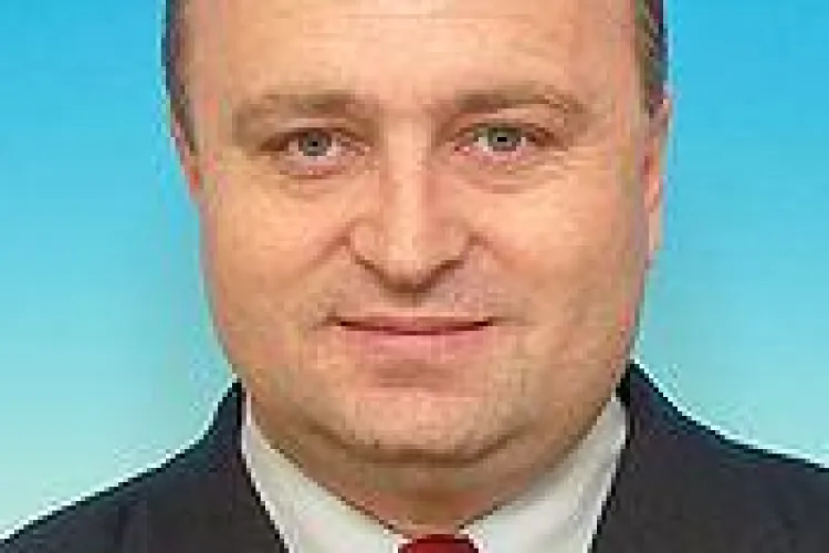 Deputatul Petru Calian cere Primariei Cluj sa interzica "magazinele de vise" din apropierea scolilor, bisericilor si bibliotecilor