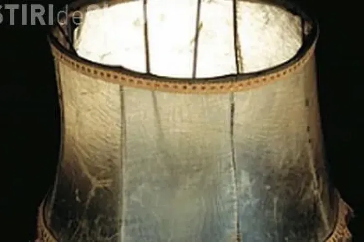 Abajur din piele de om, pus in vanzare in Marea Britanie 