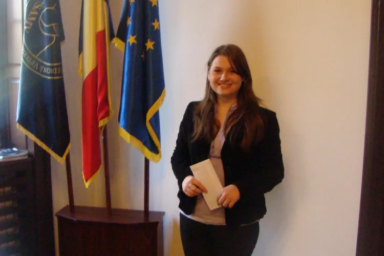 O studenta de la USAMV Cluj primeste o bursa lunara de 500 de lei, direct din salariul ministrului Educatiei