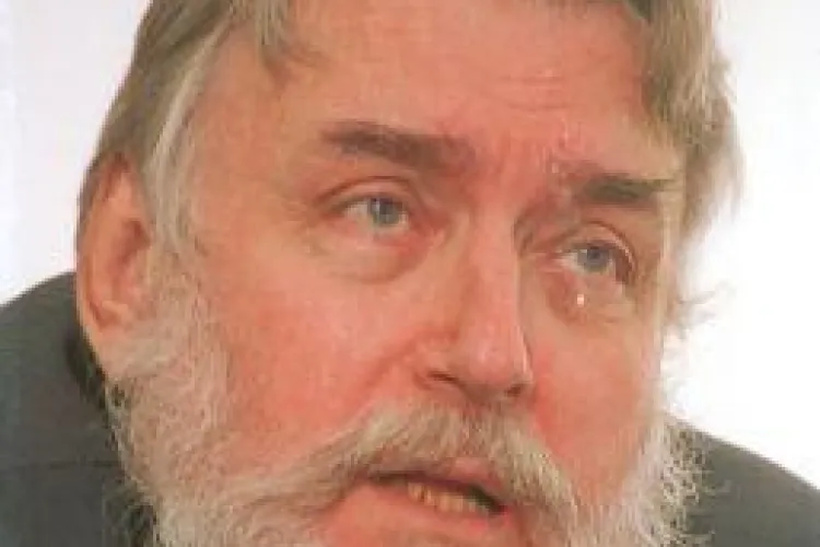 Ultima poezie a lui Adrian Paunescu scrisa de pe patul de spital "De la un cardiac, cordial"  - VIDEO