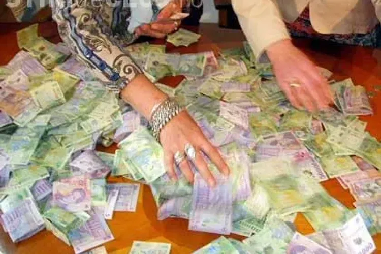 Salariile bugetarilor vor creste in 2011 cu 15%, potrivit proiectului legii salarizarii