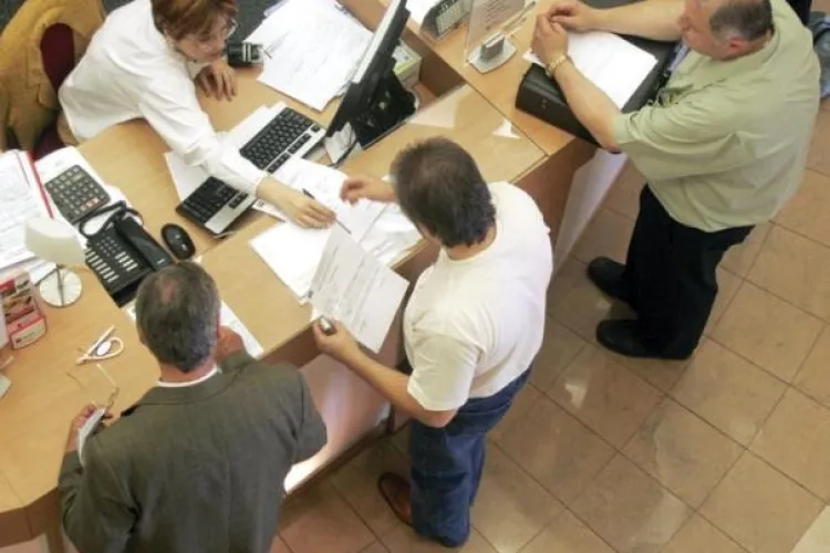 Ordonanta 50/2010, modificata: Bancile nu mai pot adauga comisioane la contractele deja semnate