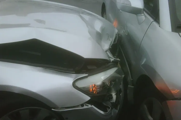 Trei raniti intr-un accident produs joi seara, pe strada Buna Ziua!