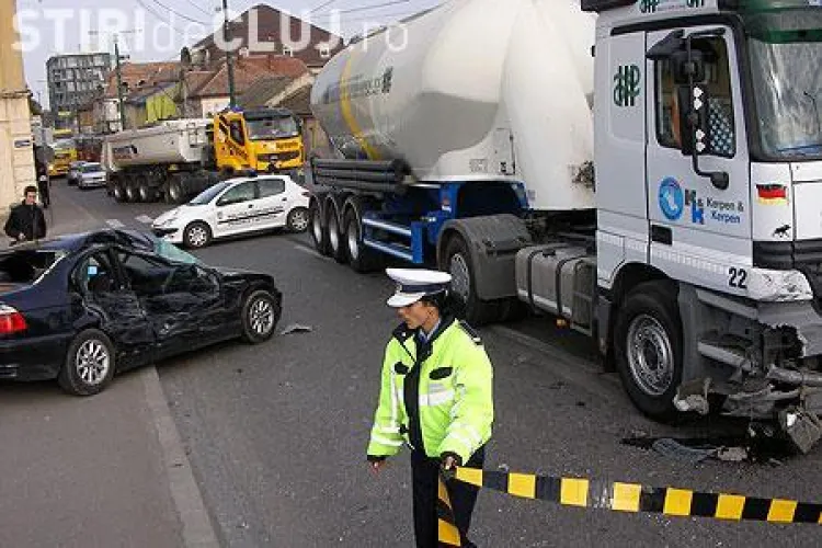 Trei masini implicate intr-un accident grav la Huedin. Patru persoane au fost ranite