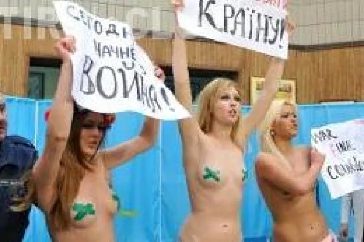 Protest in sanii goi fata de regimul opresiv din Ucraina - VIDEO