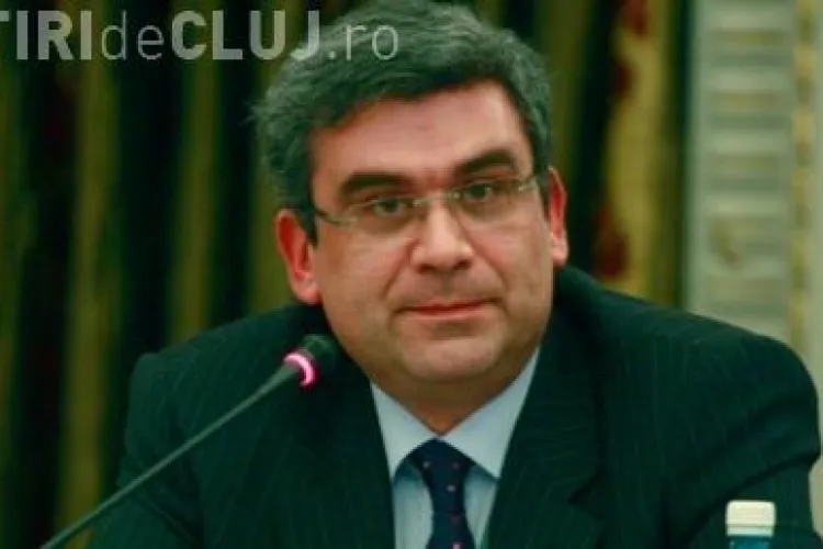Ministrul de Externe, Teodor Baconschi, i-a indemnat pe studentii clujeni sa intre in politica