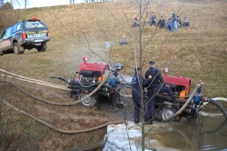 Operatiunea de salvare a speologilor din pestera Cociu, cea mai complexa din Romania! Asemanata de salvamontisti cu cea din Chile - FOTO