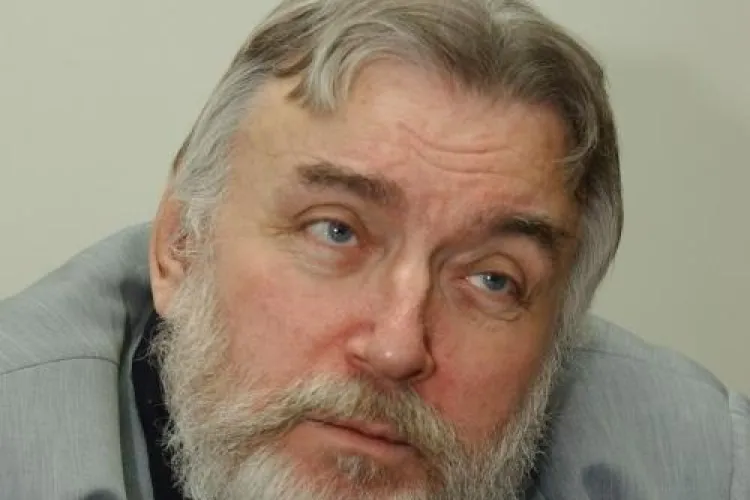 O grefiera de la Tribunalul Bucuresti sustine ca este fiica nelegitima a lui Adrian Paunescu