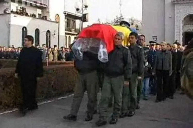 Pilotii de la Luna si-au ingropat astazi cel mai bun coleg! Laurentiu Chirita a fost condus pe ultimul drum de sute de oameni- VIDEO
