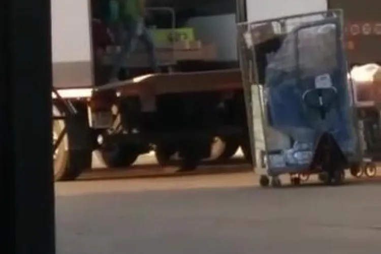 Cum sunt ARUNCATE coletele la depozitul Fan Courier Cluj - VIDEO