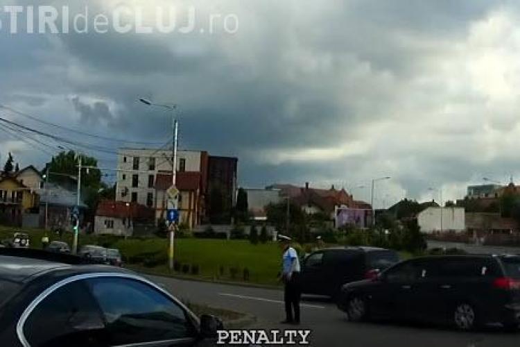 Cluj: Atenție, femeie la volan! ”Femeile cam asa conduc de obicei” - VIDEO