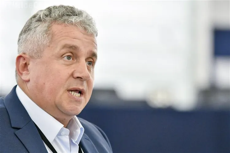 Daniel Buda trage un semnal de alarmă: Fondurile Europene în pericol!