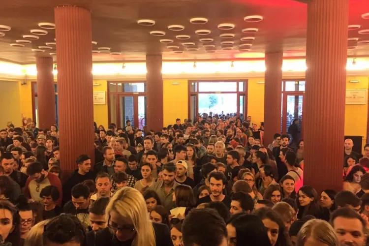 La TIFF s-au cântat manele. Cinefilii au dansat pe rupte, pe ritmuri ”culturale”  - VIDEO