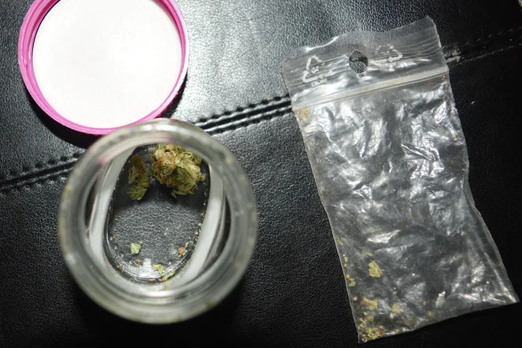 Tineri prinși de jandarmi cu droguri asupra lor, la Cluj FOTO