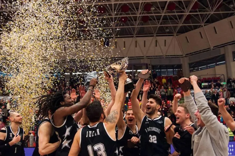 Baschetbaliștii de la U Banca Transilvania se întâlnesc cu suporterii 