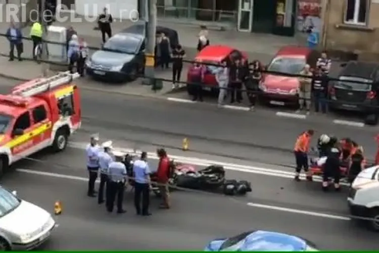Accident pe 21 Decembrie 1989. Doi motocicliști au REUȘIT să se lovească unul de altul - VIDEO