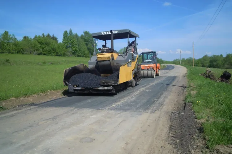 Cluj: Au început lucrările de întreținere și reparații pe drumul județean 103L Râşca – Mănăstireni 