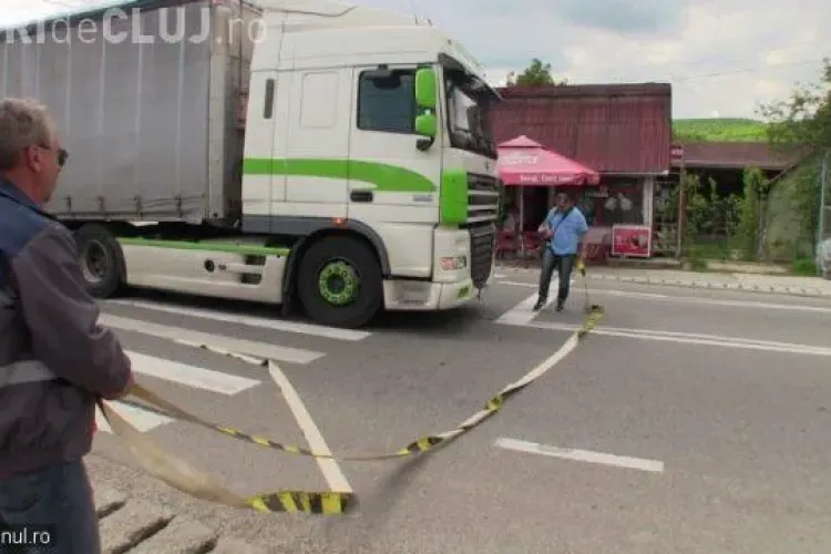 Clujean lovit de TIR pe trecerea de pietoni. A ajuns la spital VIDEO