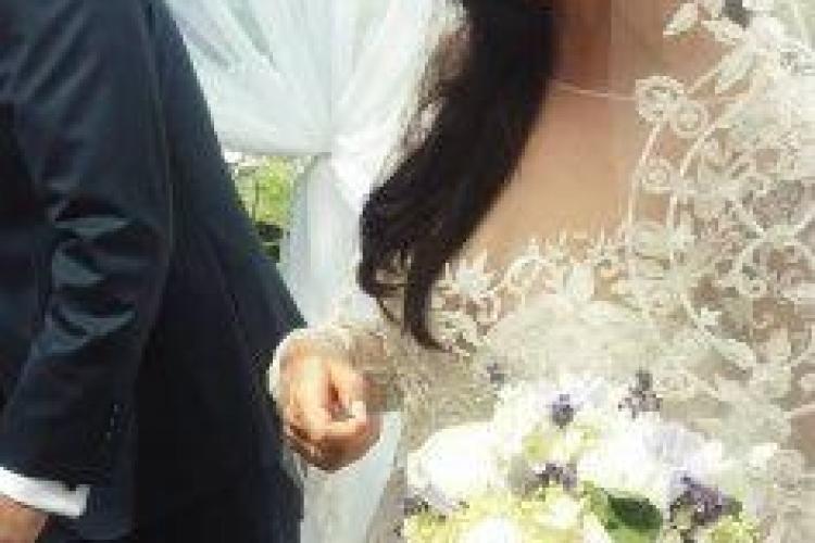 Nora prefectului Clujului, Gheorghe Vușcan, a purtat o rochie de 22.000 de euro la nuntă 