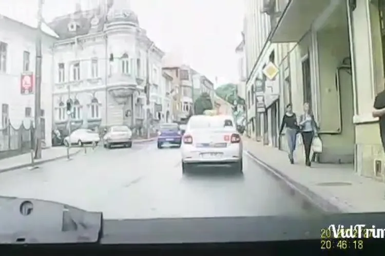 Client isteric, dat jos din taxi pe strada Republicii. Șoferul nu a rezistat nici 10 metri - VIDEO
