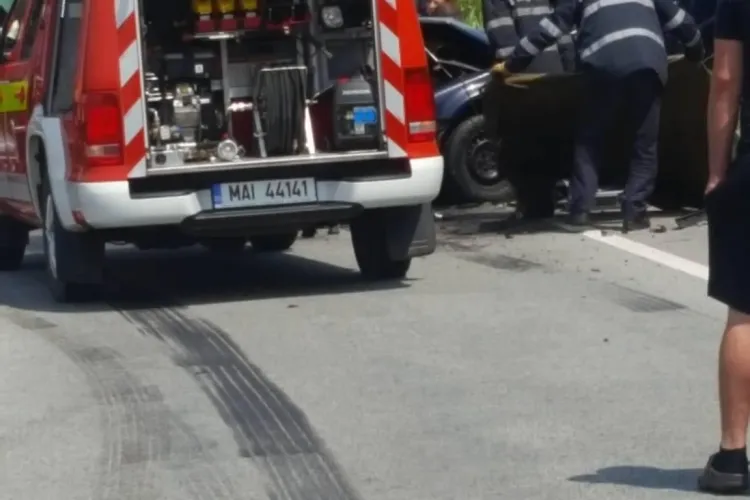 Cluj: Accident grav la ieșire din Dej. Un bărbat este în stare gravă. Mașina a intrat într-un TIR - FOTO