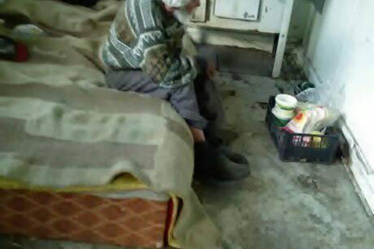 Săvădisla, jud. Cluj: Cioban bătrân, ABANDONAT, își împarte pâinea cu un câine fidel - FOTO