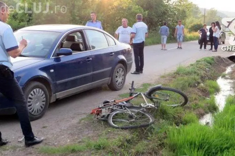 CLUJ: Biciclist băut, rănit în urma unui accident. A fost acroșat de un autoturism VIDEO