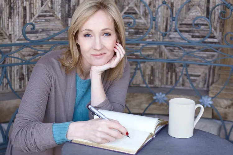 J.K. Rowling cere ajutorul fanilor săi: Harry Potter a fost furat