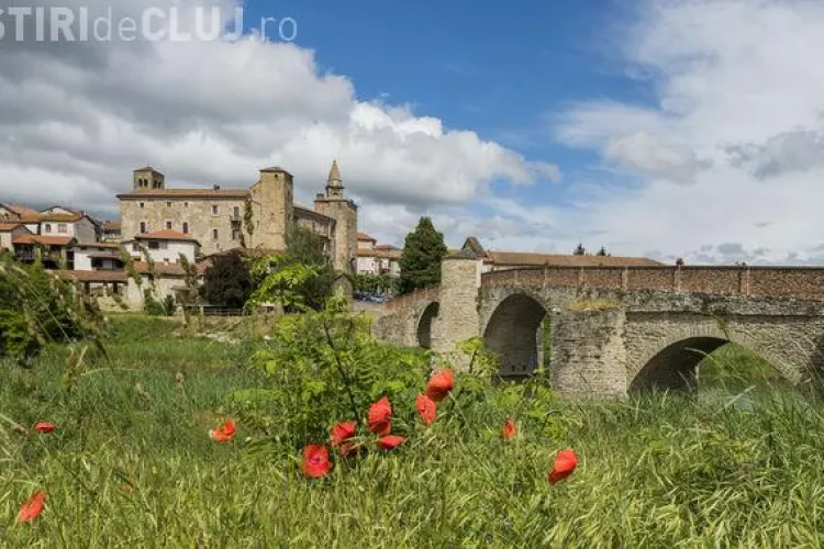 Un primar din Italia promite 2000 de euro celor care vor să se mute în satul său