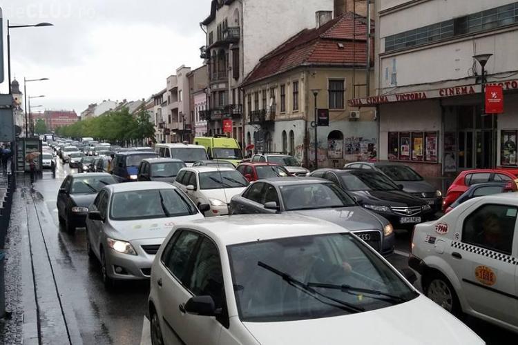 Clujul e BLOCAT: Fiecare merge singur în mașină - FOTO