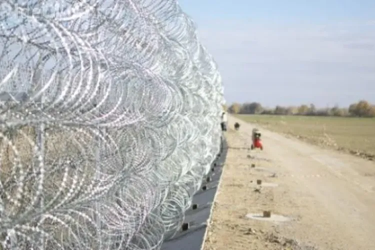 Ministrul ungar de Externe anunță un gard la gard la frontiera Ungariei cu România