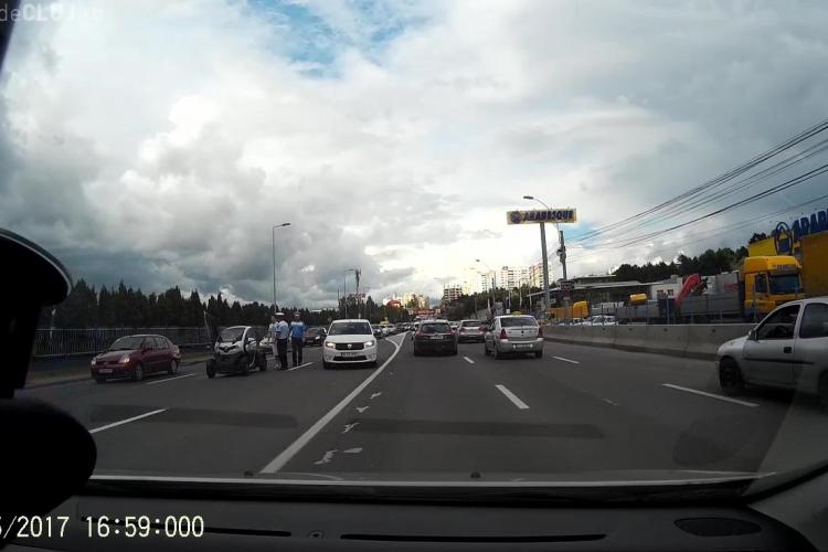Accident lângă Vivo Cluj! Poliția acuzată că mai mult încurcă traficul - VIDEO